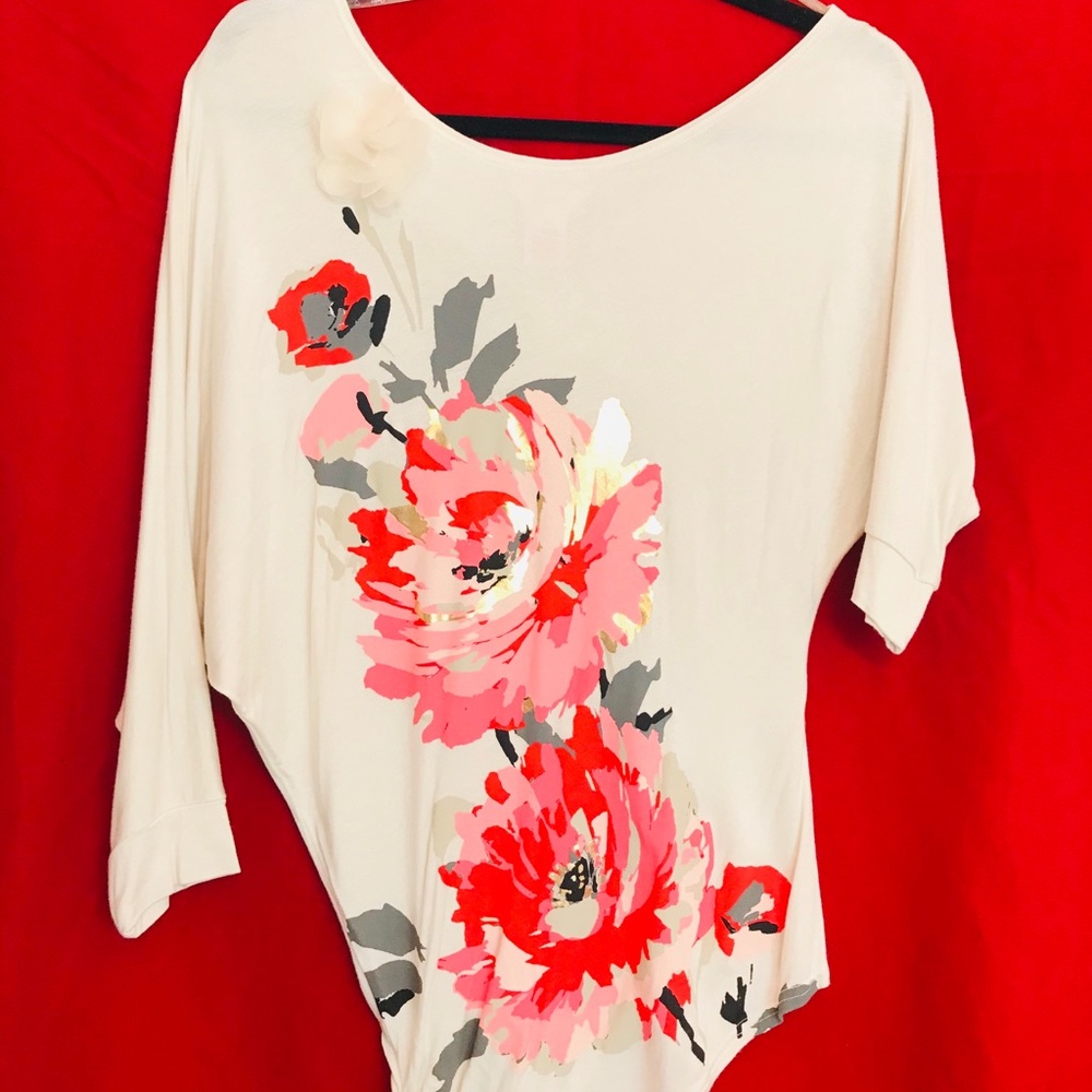 3/4 length sleeve T/blouse.
